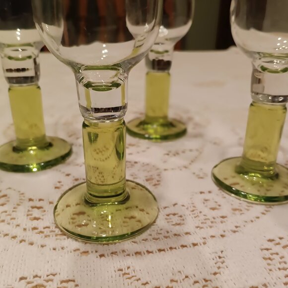 Vintage Bormioli Rocco Limoncino 2 ounce Green Cordiol Glasses Set of Four - Picture 2 of 4